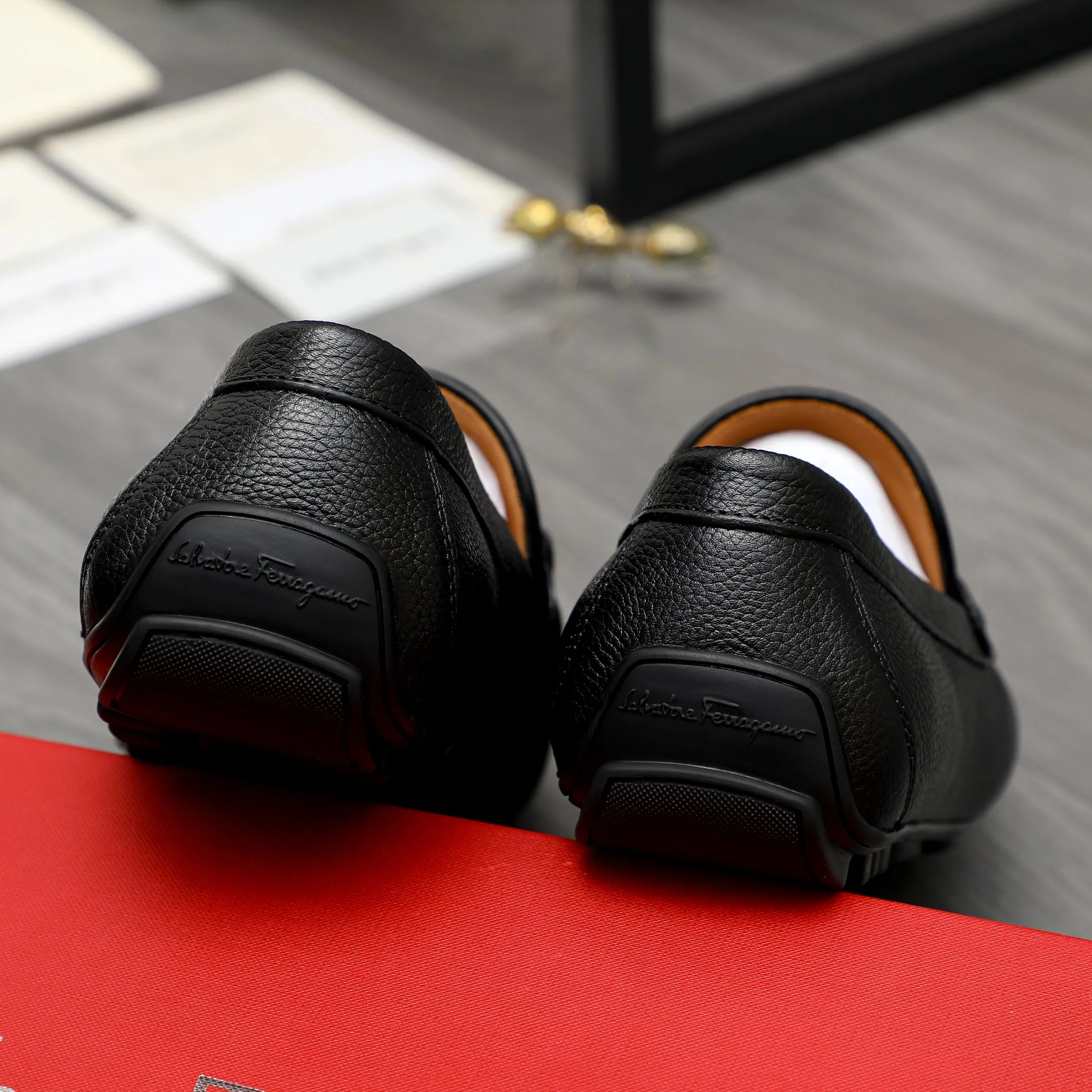 Men's shoes 💰480 Product trademark: Ferragamo "Ferragamo" casual slip-on shoes Regular size: 38-45 (45 is custom-made and non-returnable) Product materials: Selected pebbled cowhide upper, cowhide lining, rubber outsole